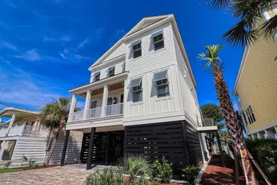 Image de Marsh Oak - Beautiful 4 Bedroom, 4. 5 Bath New Construction, Inlet Front Home