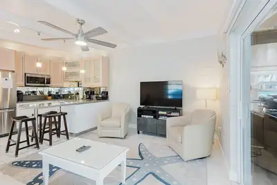 Image de H2o Therapy 2 bed 2 bath on Open Water w/Cabana Cl
