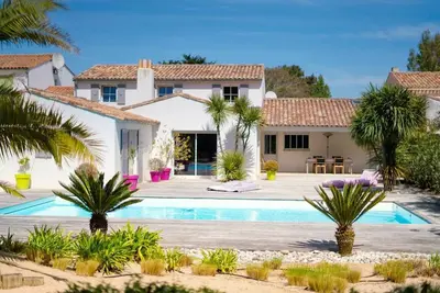 Image de Maison au calme en lisière de forêt avec piscine chauffée