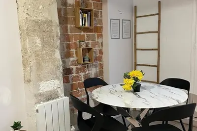 Image de A modern apartment situated just a few steps from the Canal Saint Martin
