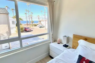 Image de Oceanside Surfer’s Home - Ocean View 2 bedroom condo