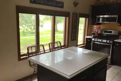 Image de Lovely riverfront destination featuring open concept loft style. Water view.