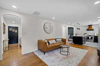 Image de Oakhurst Corner- 3b/2b 10 min drive to Wrightsville Beach