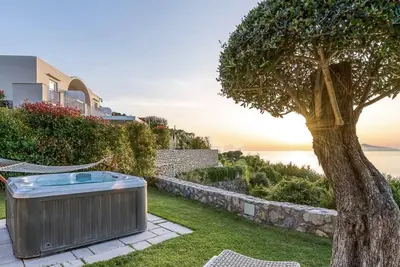 Image de Villa DAlessandro Carmela, private apartment and private hot jacuzzi