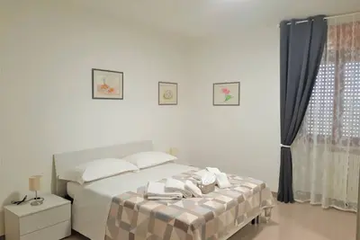 4 bedrooms, tranquility in the hills, with swimming pool and air conditioning!