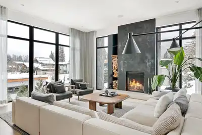 Image de Modern Whistler Retreat with Hot Tub, Close to Golf Course and Whistler Village