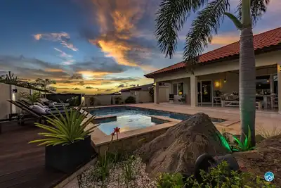 Elegant Dream Villa - 5 minutes from Palm Beach