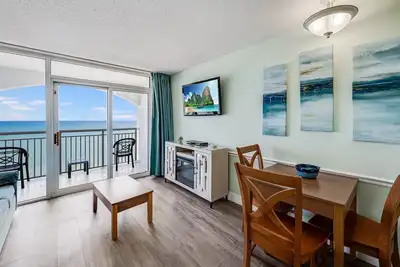 Image de New Penthouse! Oceanfront, Heated Pools, Top Floor