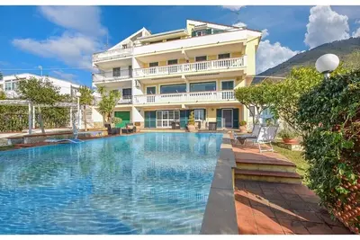 Image de Large Holiday House with private pool
