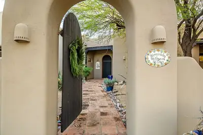 Image de Private Pickleball Ct and Pool, Luxury North Scottsdale. Mt Biking Trails close