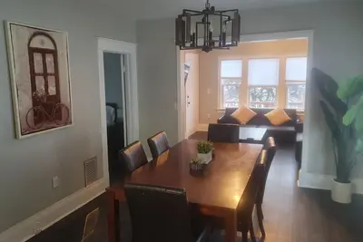 Image de Cozy upper apartment in North Buffalo