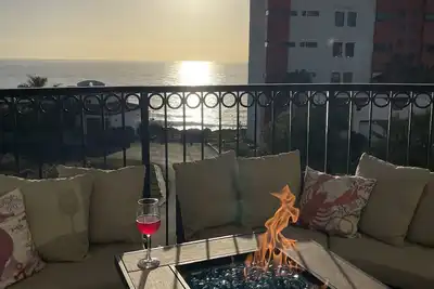 Image de Stay. Play. Wine. Dine. In luxury oceanview paradise!