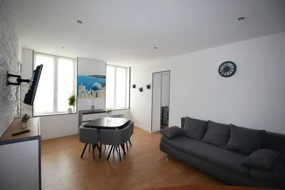 Image de Santorini - Appartement avec décoration soignée au coeur de la Fère