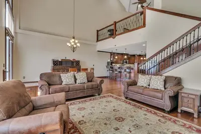 Image de Penthouse Condo, Labor Day Open, Near Sdc, Free Tickets, Cmty Pool, Grand Master Bedroom