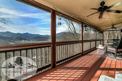 Image de Hot Tub and Mountain Views at Dee's Cozy Cottage in Maggie Valley-Waynesville