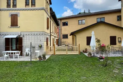 Image de Owned house consisting of two units, with large relaxing garden