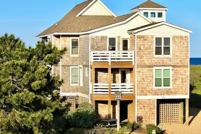 Image de Ocean Front, Elevator, Hot Tub, Gourmet Kitchen, Amazing Views, Linens & Towels