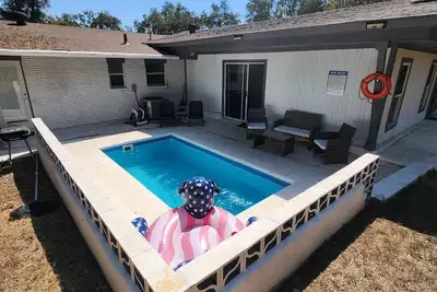 Image de Pool! Mins to Downtown & Alamo - Casa Relajante