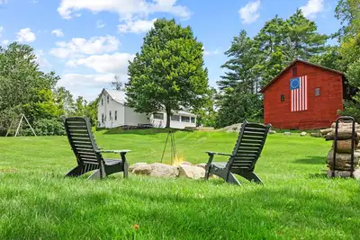 Image de 2-Story Home w/Pond Views, Gas Grill, Fire Pit, Washer/Dryer, and Partial A/C