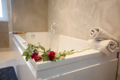 Image de ♥︎ Private Jacuzzi \/ Wifi \/ 4k Uhd Tv \/ Netflix… ♥︎