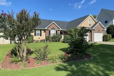 Image de Marvin Gardens-Spacious Jack Britt Modern Ranch