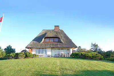 Image de WarfthĂĽs - Exclusive thatched house with a beautiful view of the North Sea