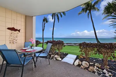 Image de Beautiful Oceanfront Ground Floor Hotel Zone 2/2 Condo Just Steps from the Beach