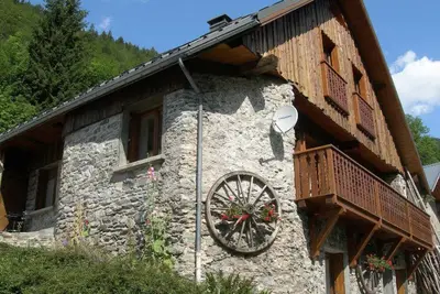 Image de Gite 8 km from the access to Alpe d'Huez large domain