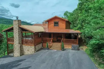 Image de New Cozy Bear Cabin Smokey Mountain View w/HotTub