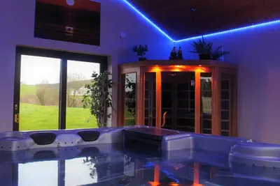 Image de Country Cottage with Luxury Hot Tub