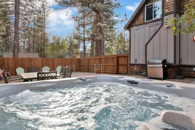 Image de Village Chic Chalet at Big Bear w/ Hot Tub
