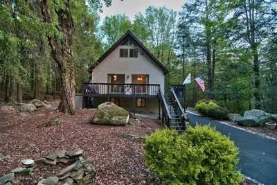 Image de Kick off Summer vacation in The Hideout on quiet cul-de-sac, walk to the Marina!