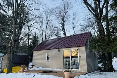 Image de Lakefront Cabin. . . Ride To All The Snowmobile Trails From The Cabin
