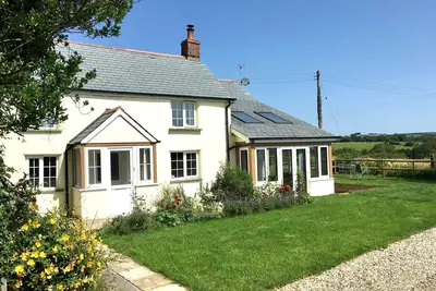 Charming Cottage for 5 near Dartmoor, Beach, Pub