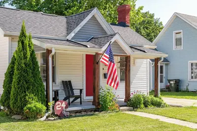 Image de Modern Downtown Bungalow w\/ Fenced in Yard
