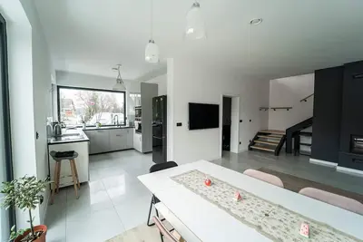Image de Exclusive Villa 1 min from Lake, for families with kids, games room
