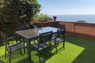 Image de Maison avec jardin privé surplombant la mer