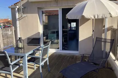 Image de Chaleureux T2 la Rochelle 31 m2 et sa terrasse bois 16 m2