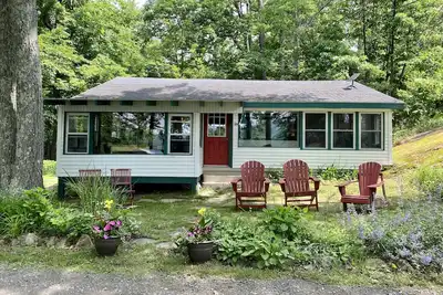 Image de Cozy cabin with private lake access, hot tub and views - Camp Pocomoonshine
