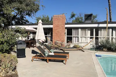 Image de Midcentury Modern home with tons of Natural light!