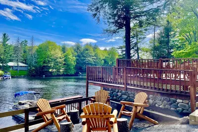 Image de Cottage \"1st Lake\" a two bedroom, waterfront cottage at The Lakes Old Forge!