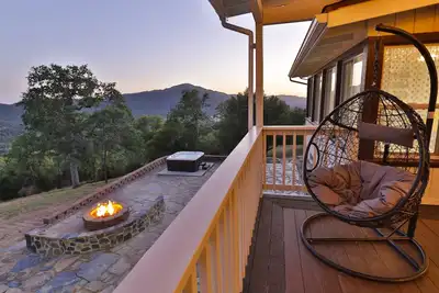 Image de Canyon View House w/ hot tub, game room, views, and more!