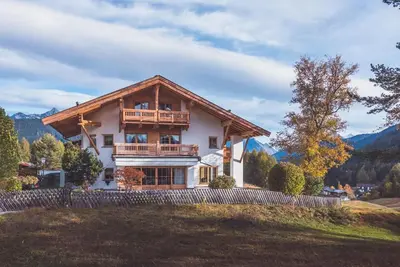 Image de Alpine chic in Haus Hahn, combined with modern elegance Chalet Panoramablick by MoniCare