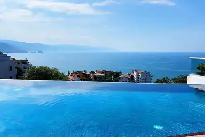 Image de Stunning ocean view, Beautiful pendhouse condo,