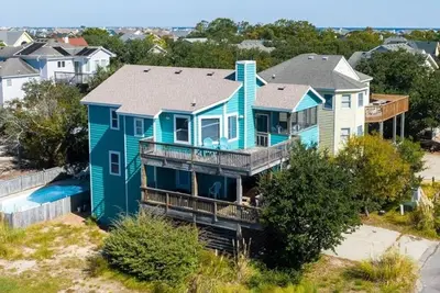 Short walk to Beach with Pool, Game Room, and Spa!