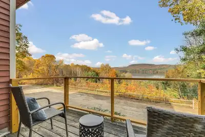 Image de Views! Cozy, Private 3br Condo minutes to Pleasant Mtn, 30 miles to Sunday River