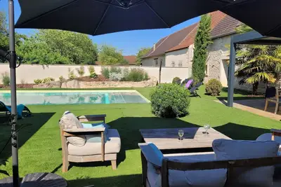 Image de Longère with swimming pool, ideal for 5 couples with 8 children\/teenagers.