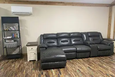 Image de One bedroom with lake view.
