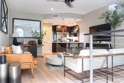 Image de Designer home in La Jolla w/ private garage, 360 roof deck view, heat/air