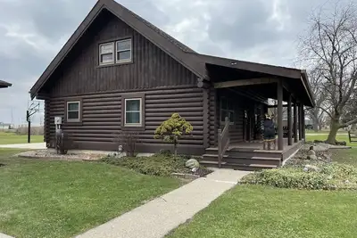 Image de Cozy Perrysburg Cabins - Modern 2 Bedroom with Large Loft & Sleep#Bed!